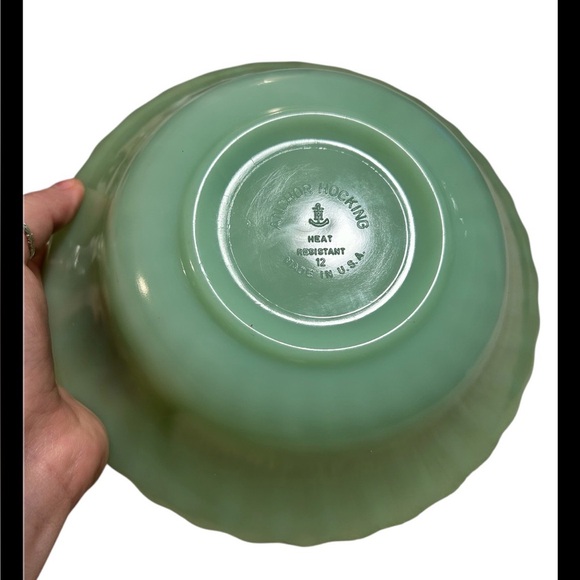 Vintage Anchor Hocking Fire-King Jadeite Shell Scalloped Swirl Pattern Bowl - Picture 3 of 3